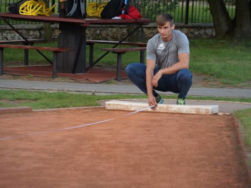 Lekkoatleci trenują w Spale